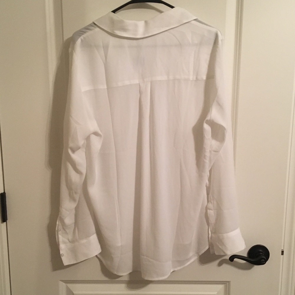 (2) Long-sleeve button downs - Picture 4 of 7